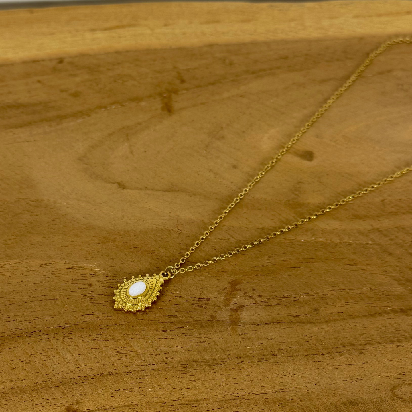 Collier lumigaya péristérite