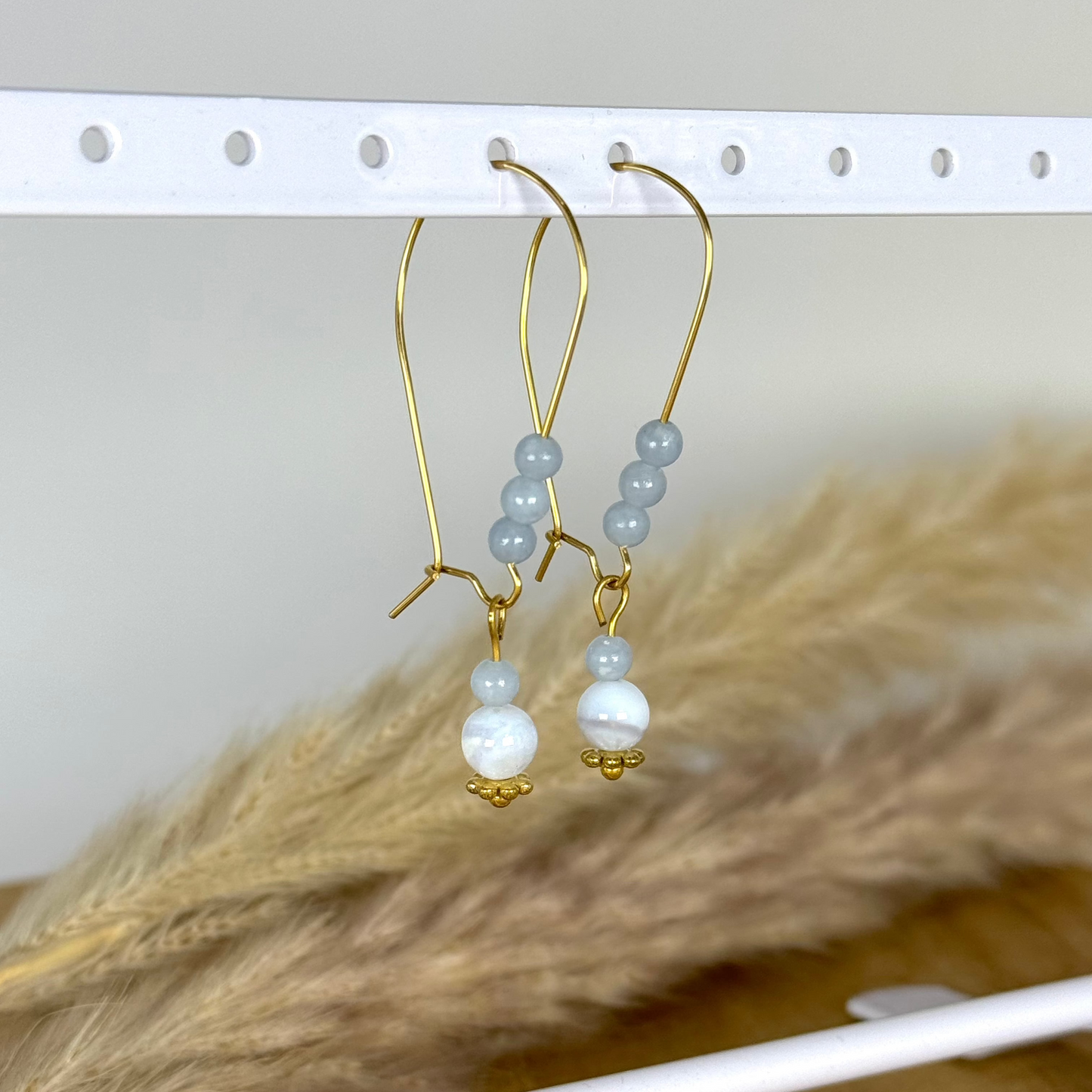 Boucles lumiélégrance calcédoine et angélite