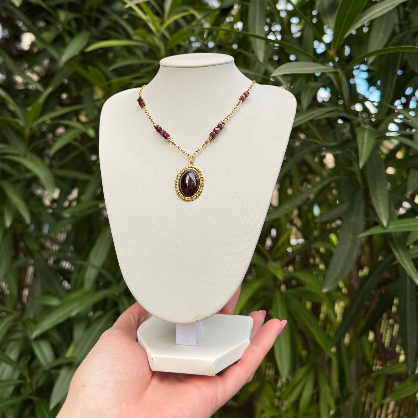 Collier lumidéesse grenat