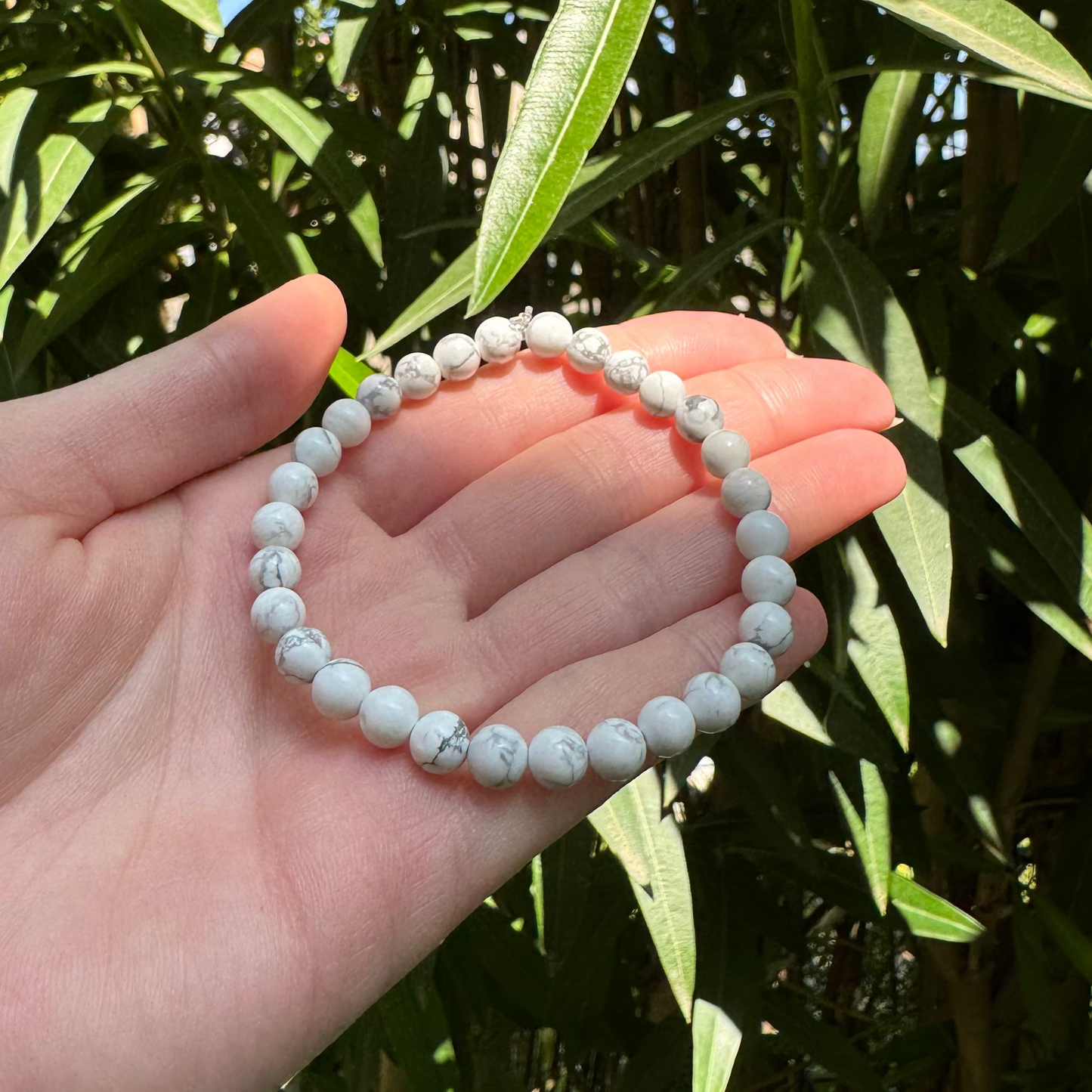 Bracelet lumihowlite