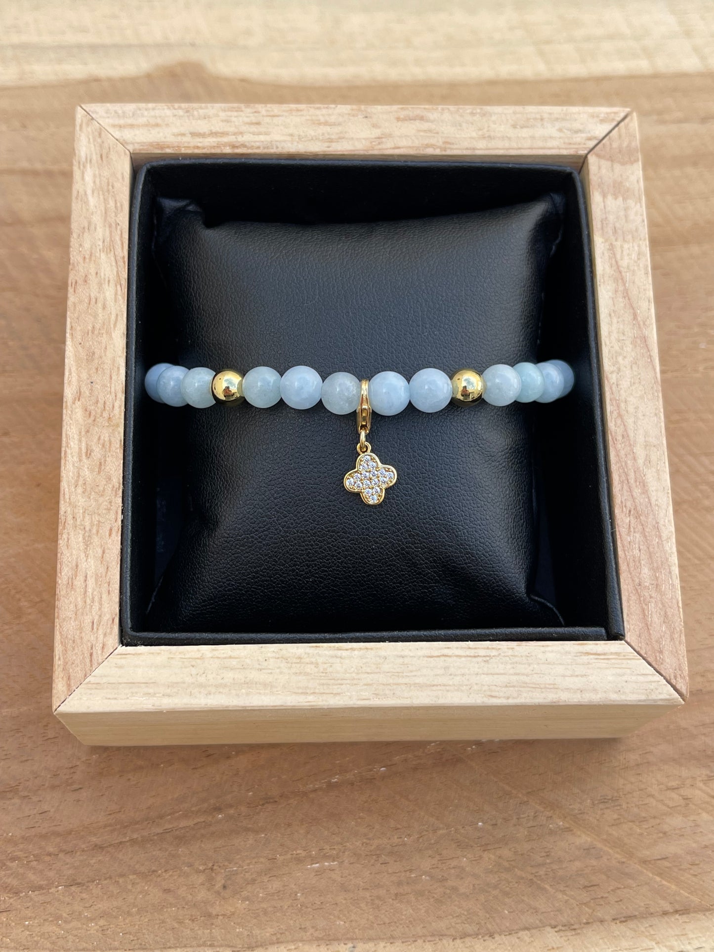 Bracelet Lumitrèfle calcédoine bleue