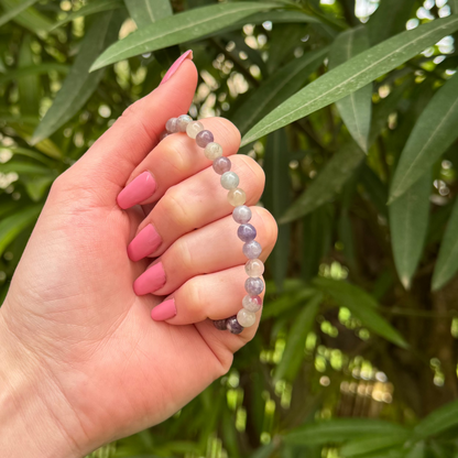 Bracelet lumitourmaline rose sur eudialyte