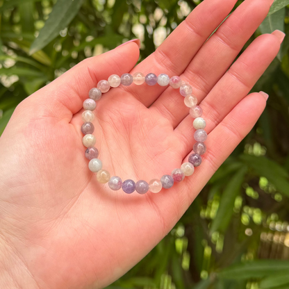 Bracelet lumitourmaline rose sur eudialyte